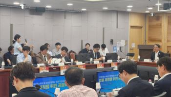 “챗GPT엔 건강검진 묻는데”…디지털헬스케어법, 의료 AI 규제 허들 넘을까