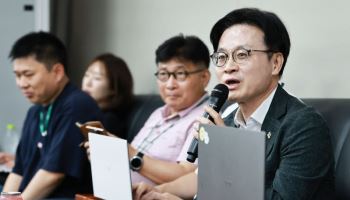 김정관 "반도체 신규 거점 필요…성과급 논의엔 투자자 권익도 고려해야"