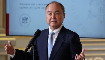 손정의 "우주보단 지구 먼저…우주데이터센터 십수년 걸릴 것"