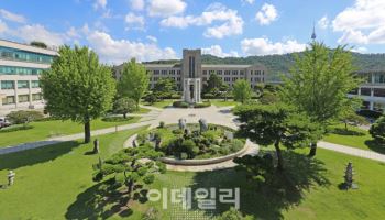 "목소리가 섹스어필"…성희롱·신체접촉 의혹 동국대 교수 해임