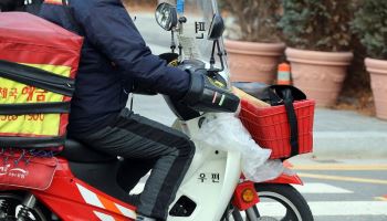 "폭염 땐 배달 멈출 수도"…우정사업본부, 집배원 보호 위해 '업무정지권' 시행