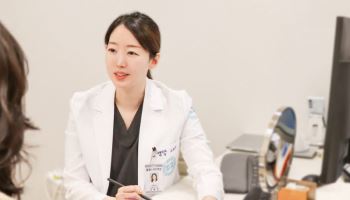 피곤해 보이는 얼굴의 비밀, 눈썹 처짐이 만드는 노화 인상