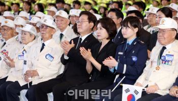 李, 6·25 행사 참석…전쟁 걱정 없는 평화로운 한반도 강조
