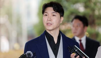 '박수홍 女 동거설' 퍼뜨린 형수 "경솔했다"…檢, 징역 10개월 구형
