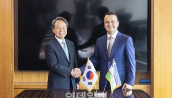 진옥동 신한금융 회장, 우즈베키스탄 투자산업무역부 장관과 투자·금융 협력 확대 논의