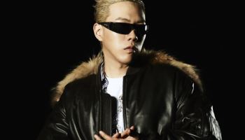 비와이 "거꾸로 달지 마라"…'태극기 배지 오착용' 김민석 총리 저격?