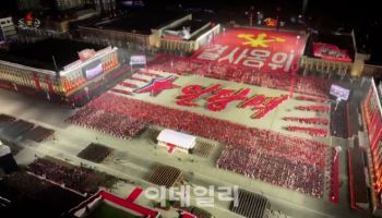 北 열병식 준비하나…"미림비행장에 병력수송트럭 포착"