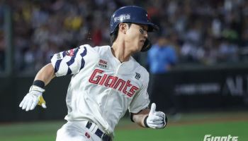 '정훈의 밤' 빛낸 전민재 결승타…롯데, 1위 LG 잡고 가을 꿈↑