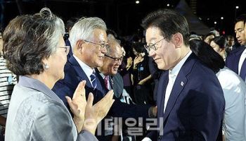 李, 文 만난다…‘통합 메시지’ 넘어 민주당 미래 구상 담겼나[통실호외]