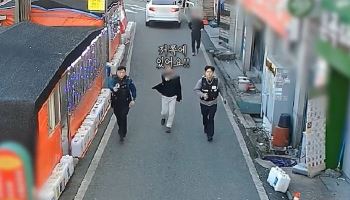 "저쪽에 있어요!"…시민 신고에 8000만원 보이스피싱 막았다