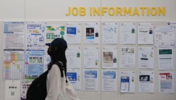 대·중소기업 격차 커질수록…청년들 취업 더 늦어진다