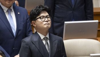 한동훈, 이 대통령에 직격 "반도체 망치지 말고 유시민과 직접 싸우라"