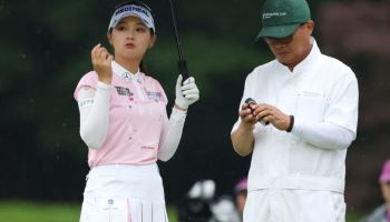 박현경 "아빠, 잠깐만"…JLPGA 투어서 '거리측정기'부터 확인한 이유
