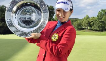 韓 간판스타 박현경, 日 '특급 대회' 품었다…JLPGA 투어 첫 우승