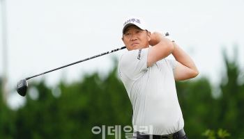 '50억 클럽' 가입한 강경남 "23년 버틴 나 자신에게 고마워"