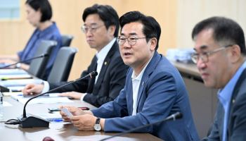 인천시장직 인수위, 박찬대 당선인에게 100대 시정과제 전달