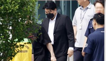 '음주 뺑소니' 김호중, 오늘 출소…입장 발표 없이 교도소 떠나(종합)