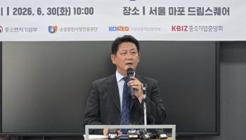폐업 100만명 아래로 줄었지만…‘오래 버티던 사장님’도 흔들렸다