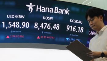 반도체 ETF로 몰린 개인…하반기 전략은 ‘공격·방어’ 균형