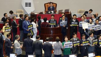 與, 11개 상임위원장 일방선출…법사위원장 서영교(종합)