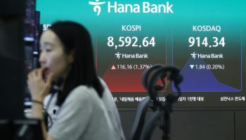"국민연금 매도 폭탄 견딜까" 하반기 첫 거래일, 코스피 불안한 출발