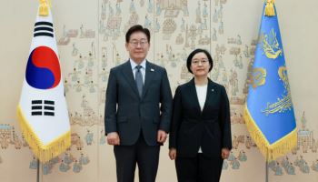 李대통령, 한성숙 국무총리에 임명장 수여…임기 시작