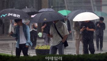 전국서 강한 소나기…내륙 중심 '찜통더위'도