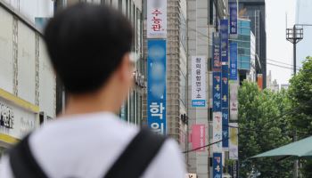"경쟁 뒤처질까 불안한 부모들…천정부지 사교육비 낳았다"