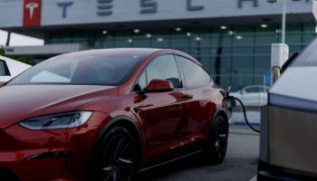 車값이 시가?…정부 보조금 받고 뒷통수친 테슬라 