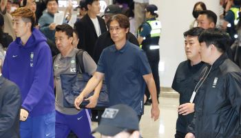 홍명보, 귀국 이틀만 돌연 미국행…"할 이야기 있다, 언젠가는…"