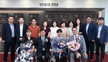 송춘수 농협손보 대표, 명예의 전당 개인 부문 헌액식 개최