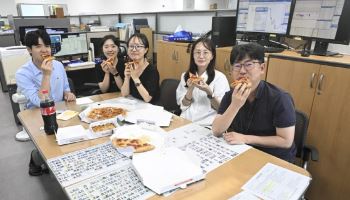 중동전쟁 대응 직원에 피자 보낸 이 대통령…구윤철 "다음은 치킨"