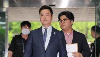 “터뜨려 주겠다”던 김세의…김수현 협박·스토킹 혐의로 기소