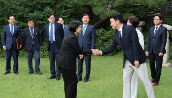 강훈식 “반도체 추가 세수로 기금 신설…미래 대응에 과감 투자”