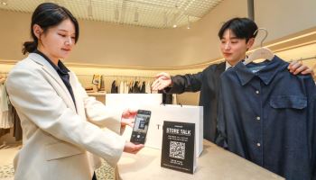 한섬, QR 기반 '스토어톡' 도입…고객 의견 접수 간소화