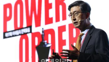 "Cannot Beat China with Commodity Products... Should Target the Premium Market" [ESF 20...