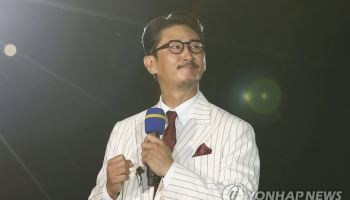 '잠실 레전드' 박용택·김재호, 퓨처스 올스타전 공동 시구