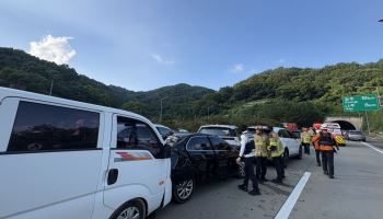 광주무안고속도로서 10중 추돌사고…3명 부상