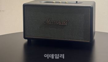 눈·귀가 즐거운 아날로그…웜톤 사운드 장착 마샬 '스탠모어4'[잇:써봐]