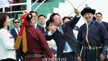 활 쏜 李대통령…몽골 최대 ‘나담축제’ 첫 한국 정상 주빈
