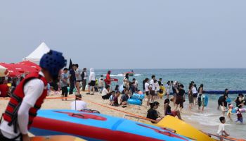 "떠나자, 동해바다로"…동해안 해수욕장 20만명 몰렸다