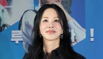 "톰 크루즈도 봐주길"…엄정화 자신한 코믹 액션 '오케이 마담2'