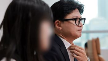 '부산 돌려차기' 피해자 만난 한동훈 "민주당, 살인자 편에 설 건가"