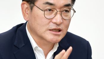 "쿠팡에 기운 운동장 바로잡으려면…대형마트 의무휴업·새벽배송 풀어야"