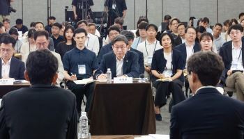 전세대출은 '취약계층'…대출총량규제 손질·부담금 도입도 논의