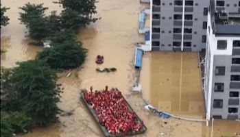 5m 홍수 속 6000명 구한 '트랜스포머'…中 바지선 화제