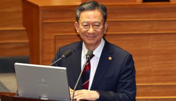 정성호 "내란 주동자 심판 중…이제 '개헌' 준비할 때"