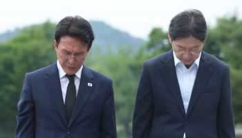 김민석, DJ·노무현 묘역 참배…“통합정치의 꿈 잇겠다”