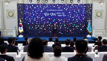 李대통령 "누구도 헌법 위에 군림하려 해선 안돼"