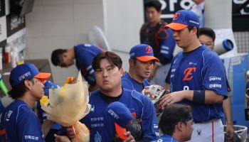 한화 류현진, 한·미 프로야구 통산 2500탈삼진…'한국 투수 최초'